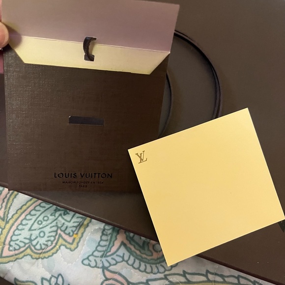 Louis Vuitton monogram shine scarf - Picture 8 of 8